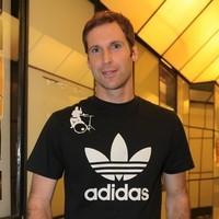Petr Cech plays the drums with Czech rock band 'Eddie Stoilow' - Photos | Picture 98783